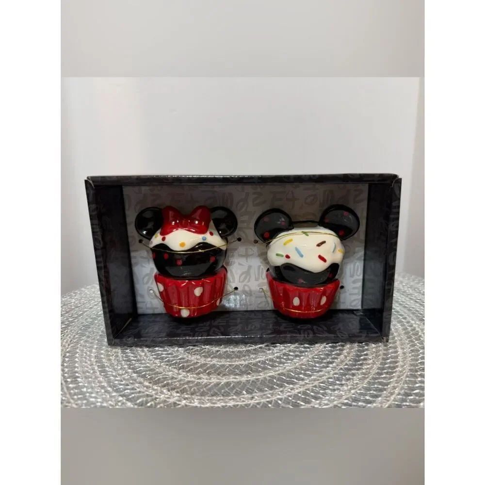Disney Mickey and Minnie Mouse Cupcake Salt and Pepper Shakers NWT